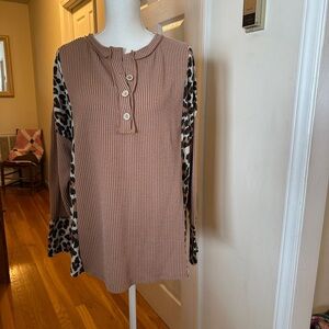 Lovely Melody cocoa color top! Size large.